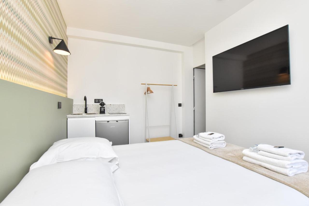 Cosy Bedroom Near Tour Eiffel Champs De Mars Paris Exterior photo